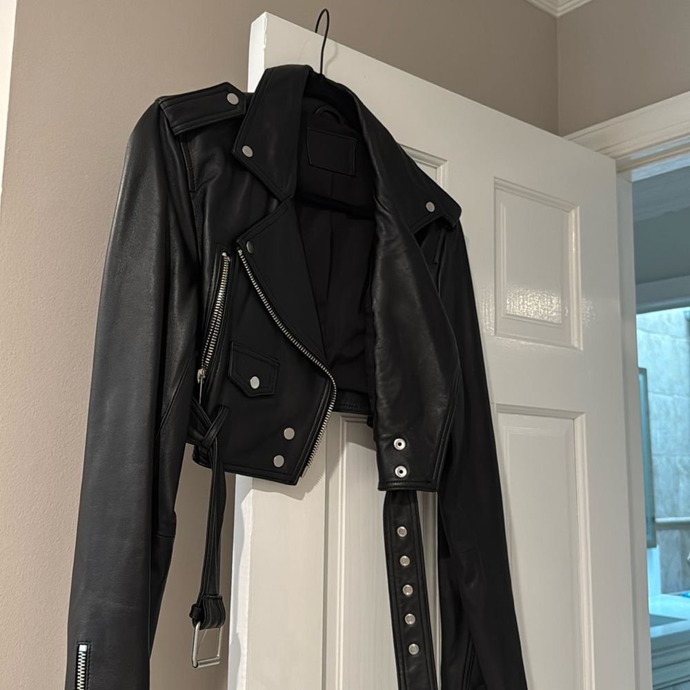 Great cropped motorcycle jacket